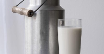 Mleczarnie podnoszą ceny skupu - co to oznacza dla hodowców